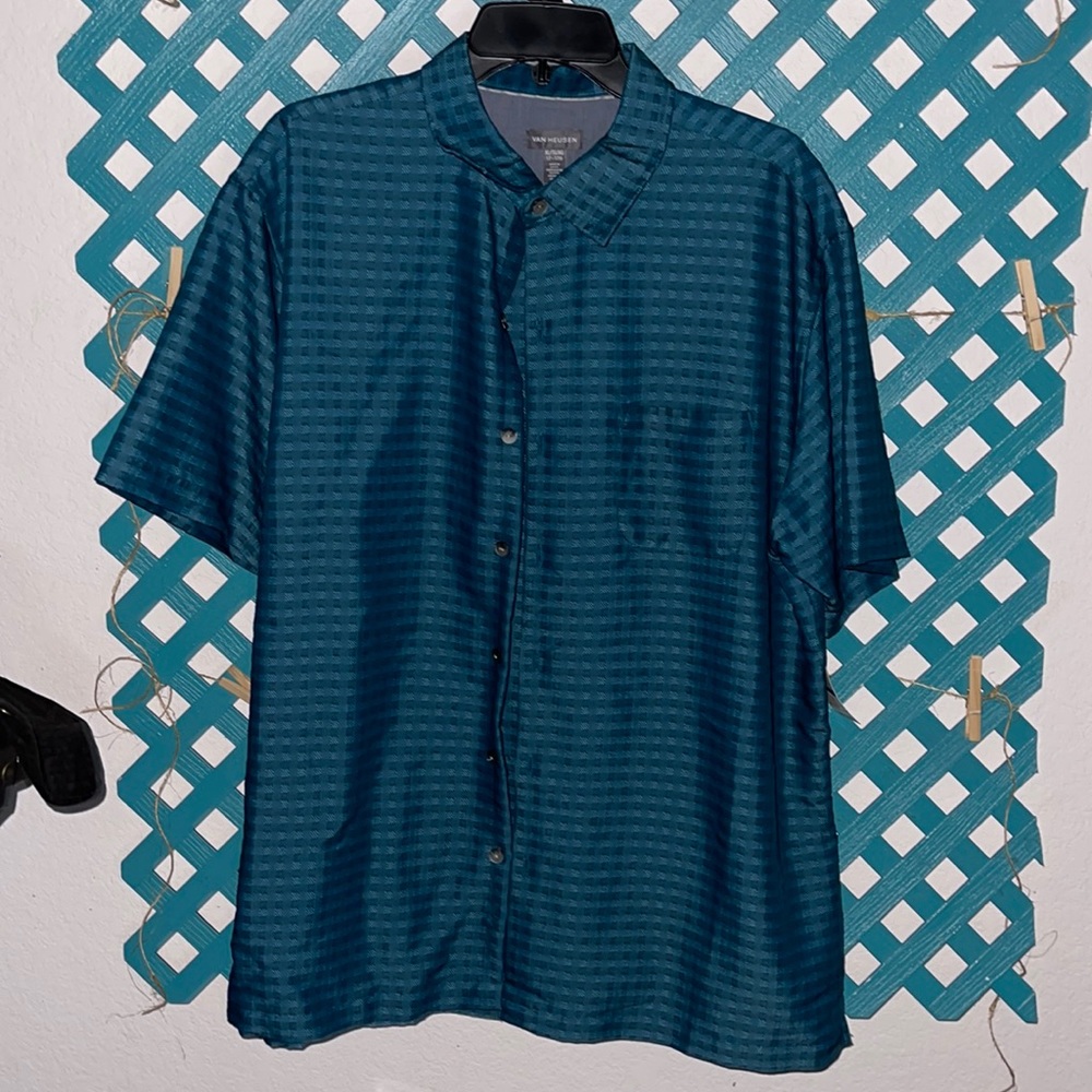 Blue never worn Van Heusen short sleeve button up